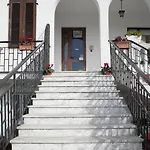 Domu'e Luna 2*
