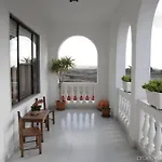 Domu'e Luna Bed & Breakfast 2*