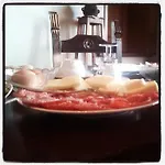 Domu'e Luna Bed & Breakfast 2*