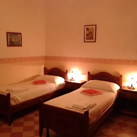 Domu'e Luna 住宿加早餐酒店 Lunamatrona