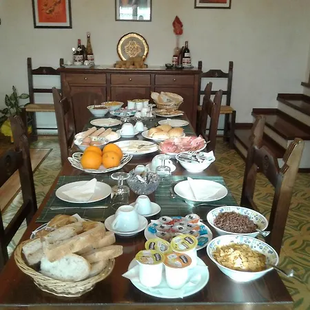 Domu'e Luna Bed & Breakfast 2*