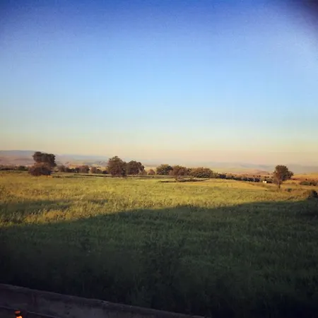 Domu'e Luna 住宿加早餐酒店 Lunamatrona