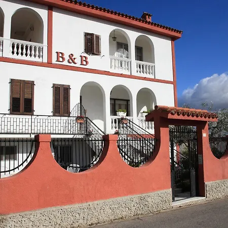 住宿加早餐酒店 Domu'e Luna Lunamatrona