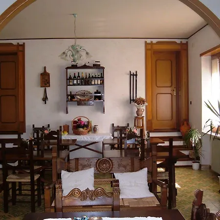 Bed & Breakfast Domu'e Luna Lunamatrona