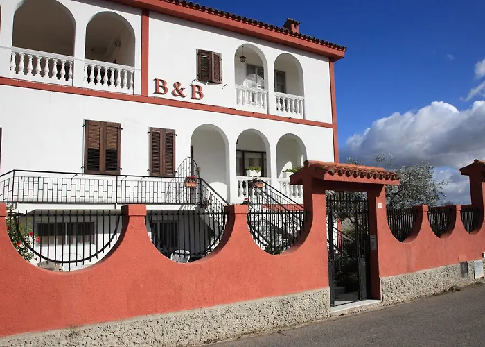 ベッド・アンド・ブレックファスト Domu'e Luna Lunamatrona