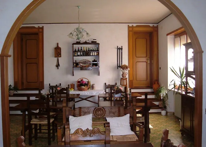 ベッド・アンド・ブレックファスト Domu'e Luna Lunamatrona